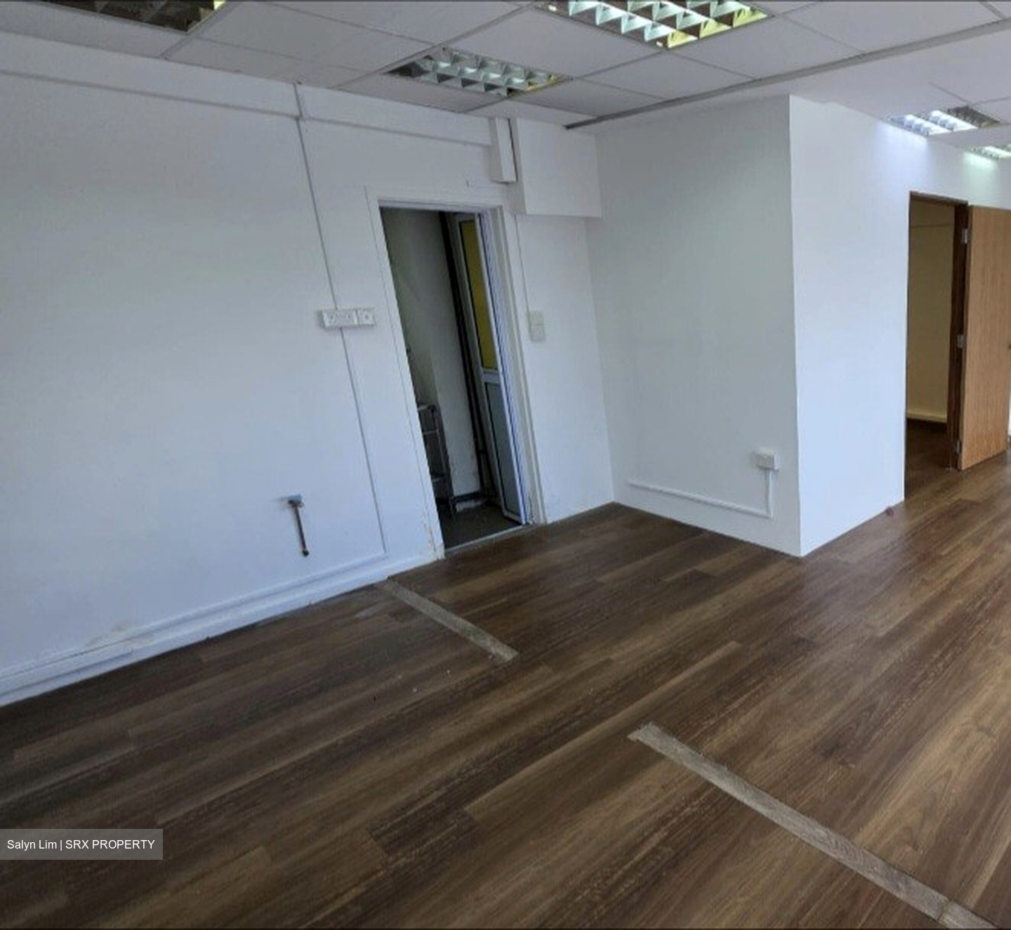 Textile Centre (D7), Office #568824631
